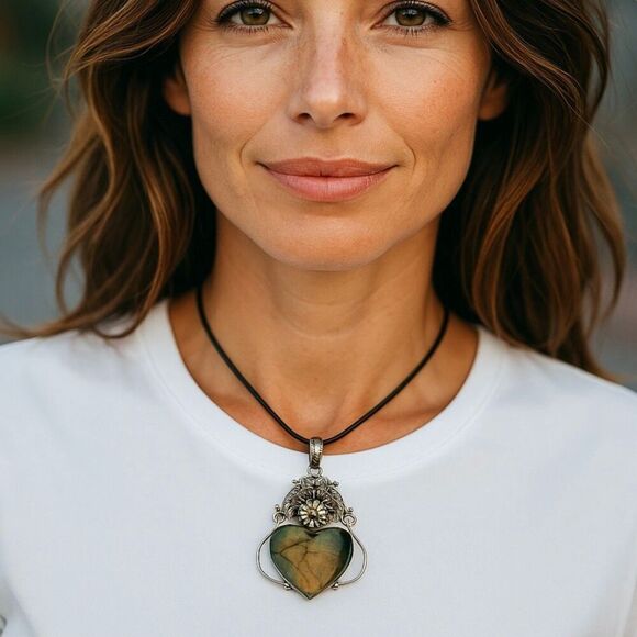 Stunning Heart Labradorite Pendant Statement Necklace Unique Peacock Framed - Picture 6 of 8